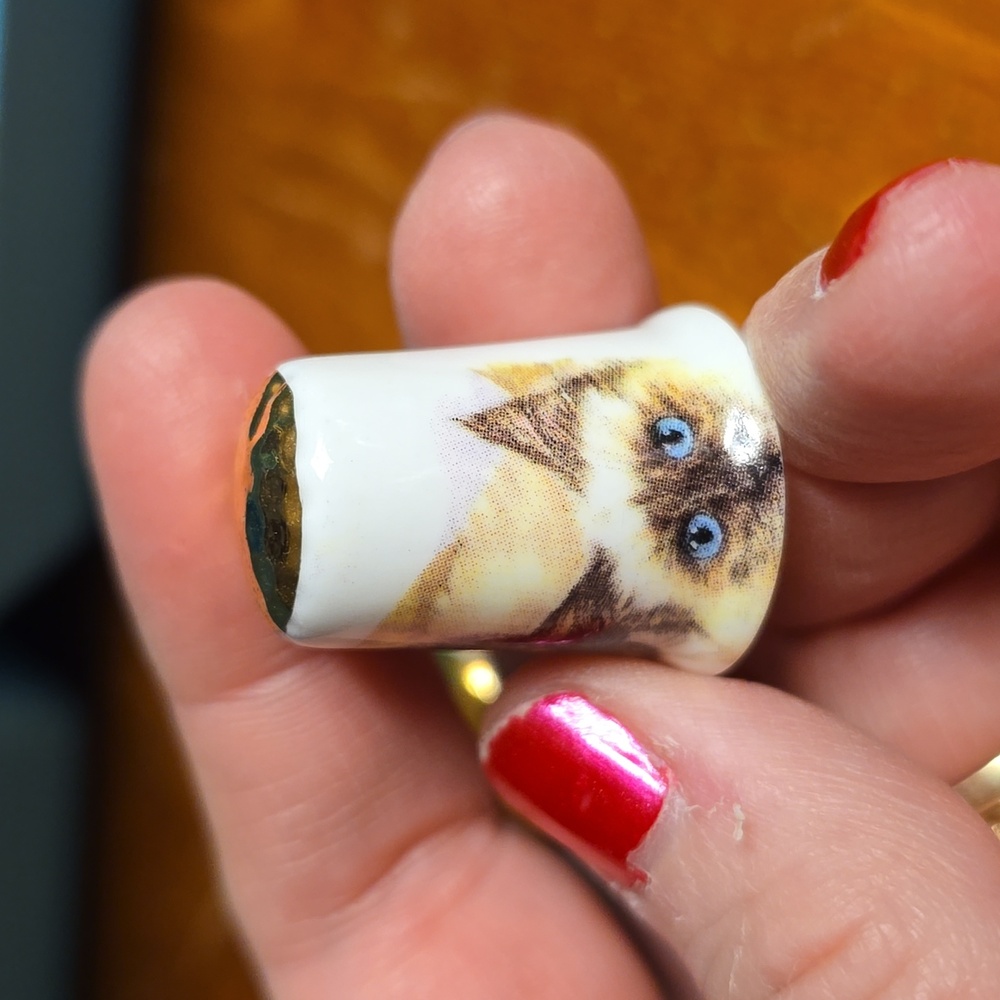 Birchcroft China Great BritainSet of Four Siamese Cat-Themed Thimbles - Picture 2 of 10